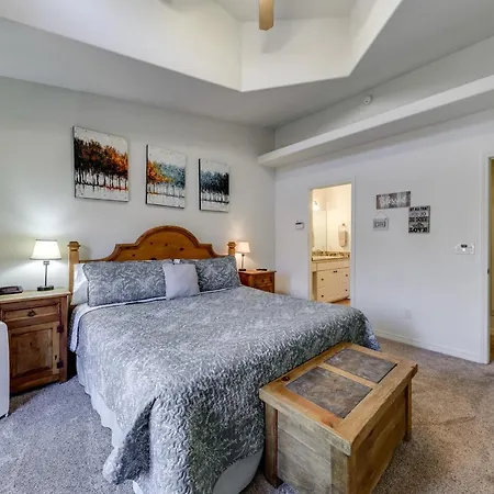 Mountain Lodge With Hot Tub, Walk To Grindstone Lake